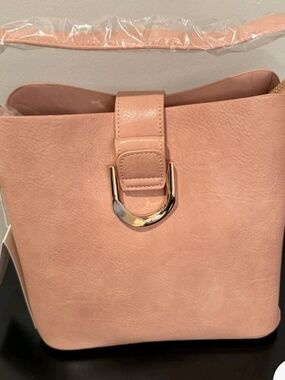 Izzy & Ali Pink Bucket Handbag Purse Vegan Leather  Shoulder Strap-NWT